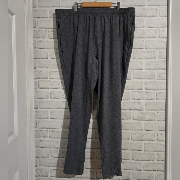 NEW Rhone Rein All Around Jogger Grey size XL - Picture 4 of 13